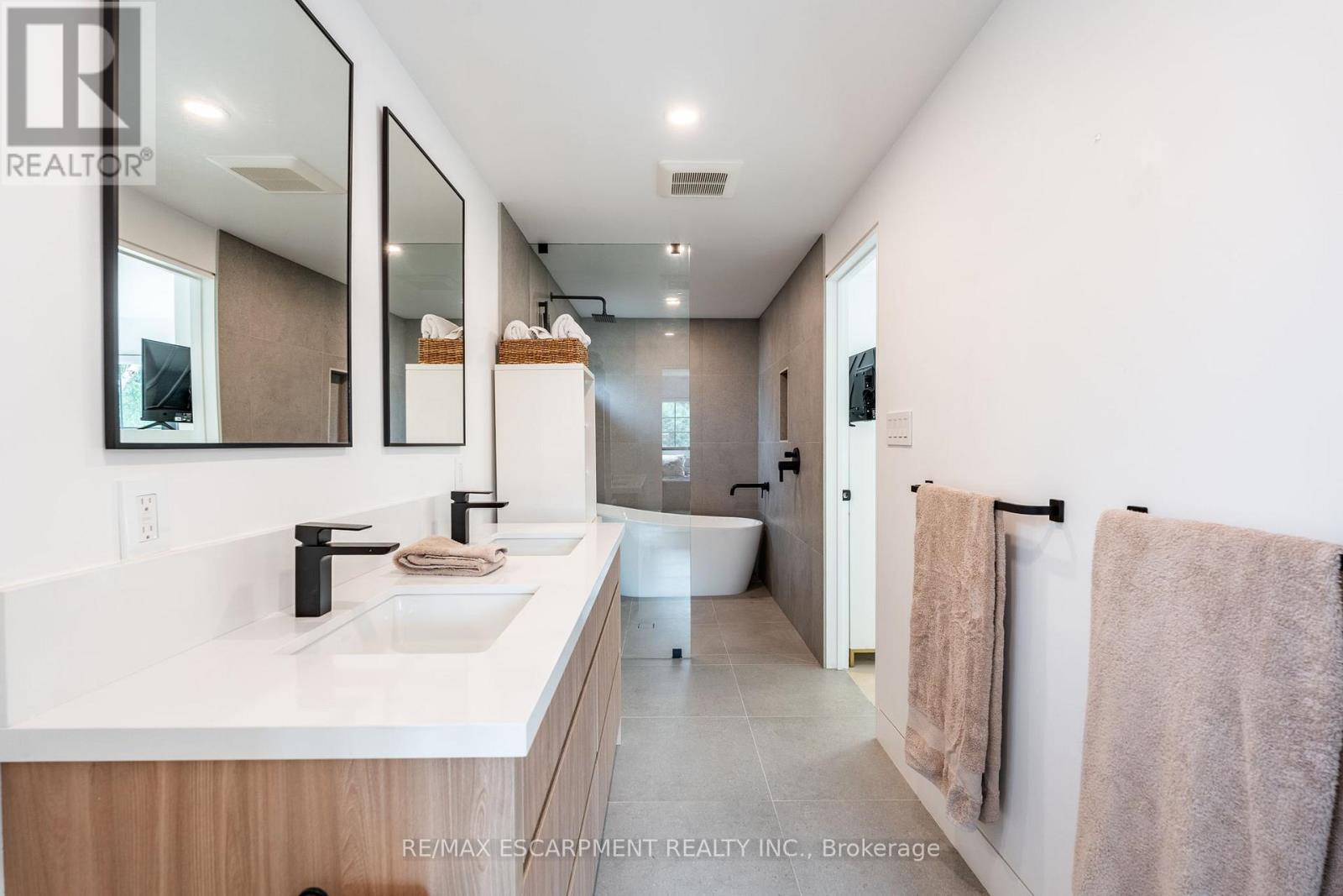 5135 Mulberry Drive, Burlington, Ontario  L7L 3P5 - Photo 14 - W12926630