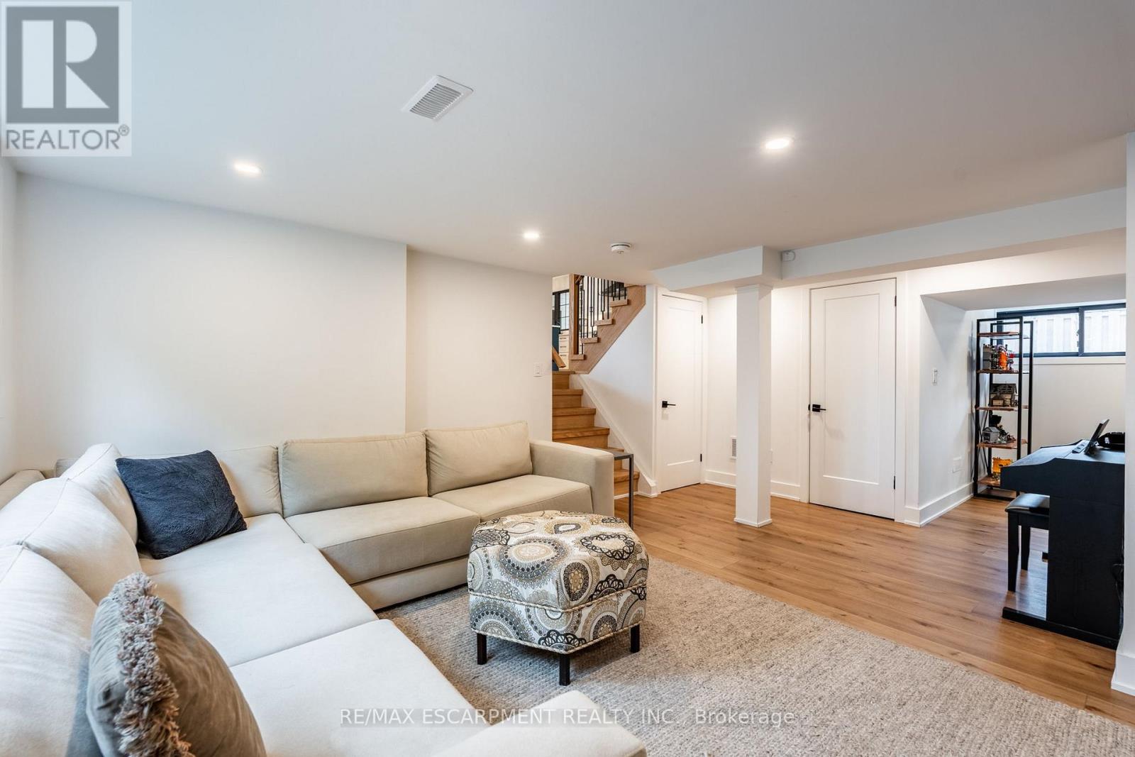 5135 Mulberry Drive, Burlington, Ontario  L7L 3P5 - Photo 24 - W12926630