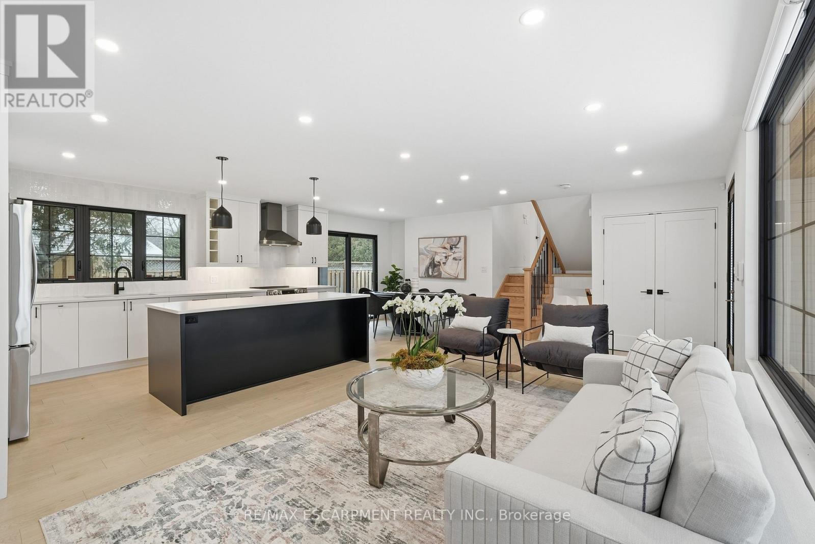 5135 Mulberry Drive, Burlington, Ontario  L7L 3P5 - Photo 4 - W12926630