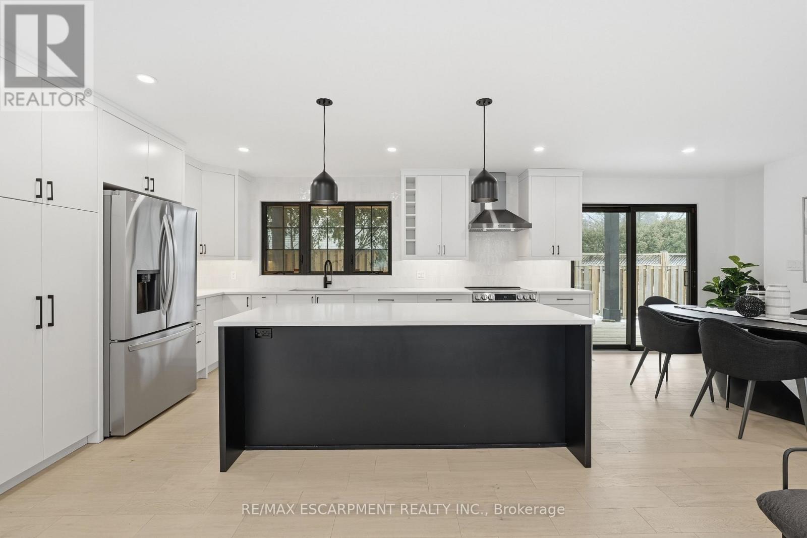 5135 Mulberry Drive, Burlington, Ontario  L7L 3P5 - Photo 6 - W12926630