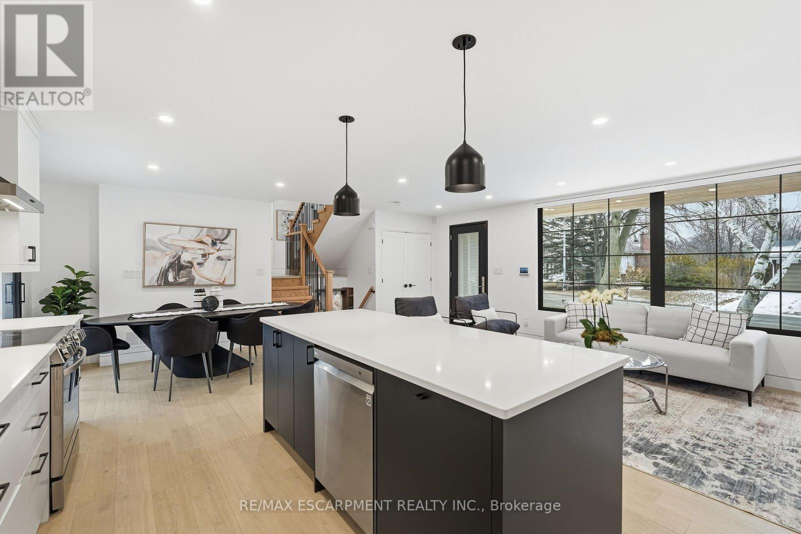 5135 Mulberry Drive, Burlington, Ontario  L7L 3P5 - Photo 8 - W12926630