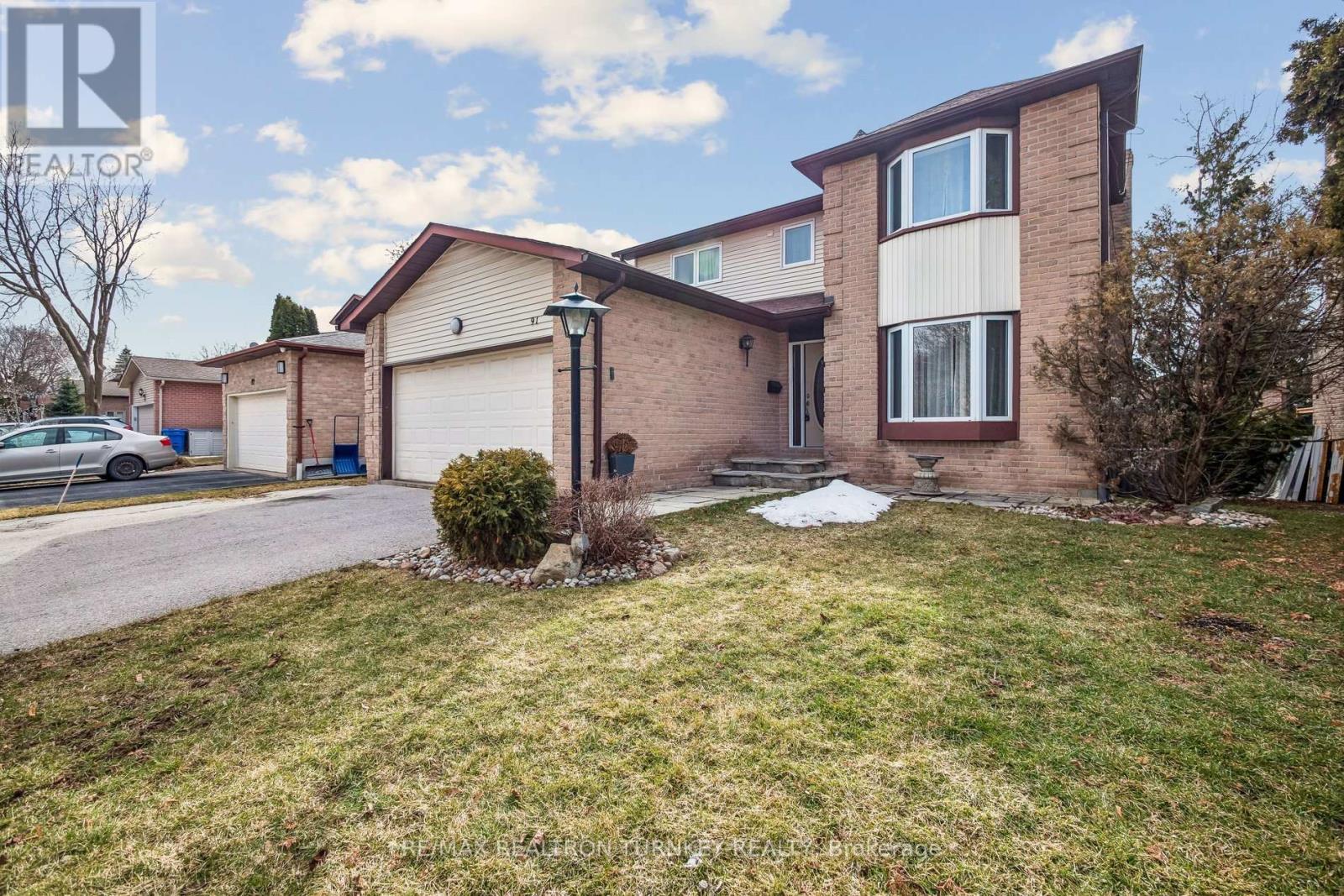91 Batson Drive, Aurora, Ontario  L4G 3R2 - Photo 4 - N12920340