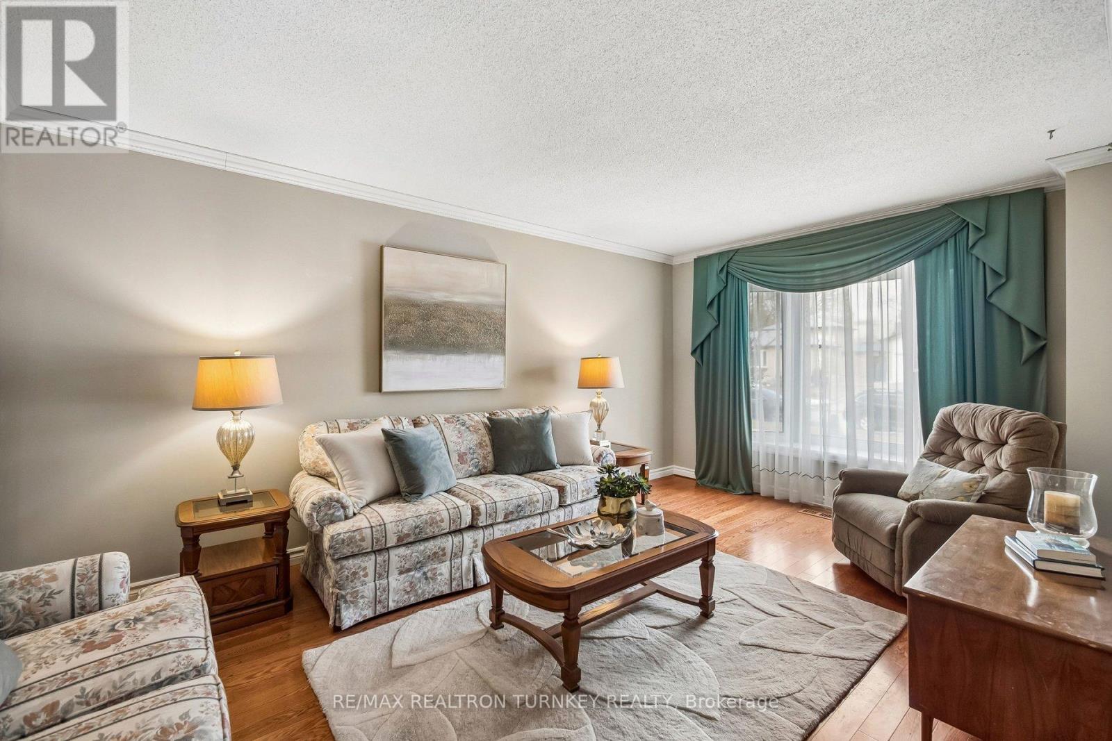 91 Batson Drive, Aurora, Ontario  L4G 3R2 - Photo 8 - N12920340