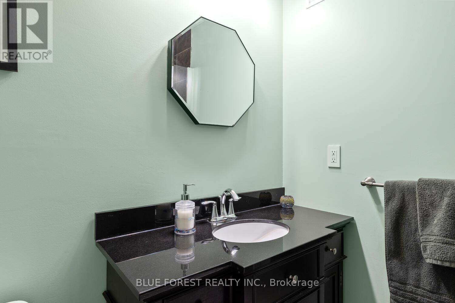 123 Watson Street, Lucan Biddulph, Ontario  N0M 2J0 - Photo 31 - X12925404