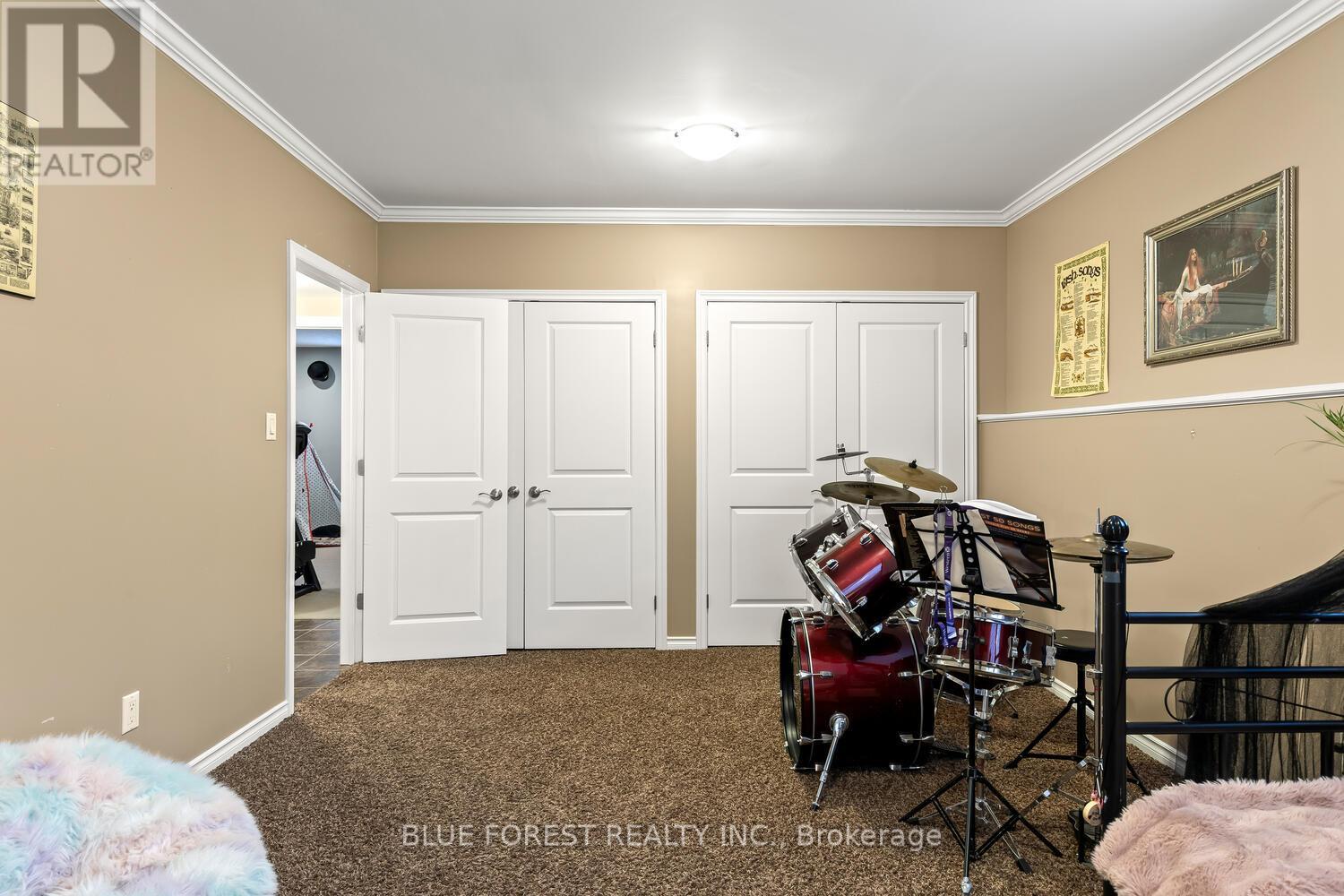 123 Watson Street, Lucan Biddulph, Ontario  N0M 2J0 - Photo 34 - X12925404