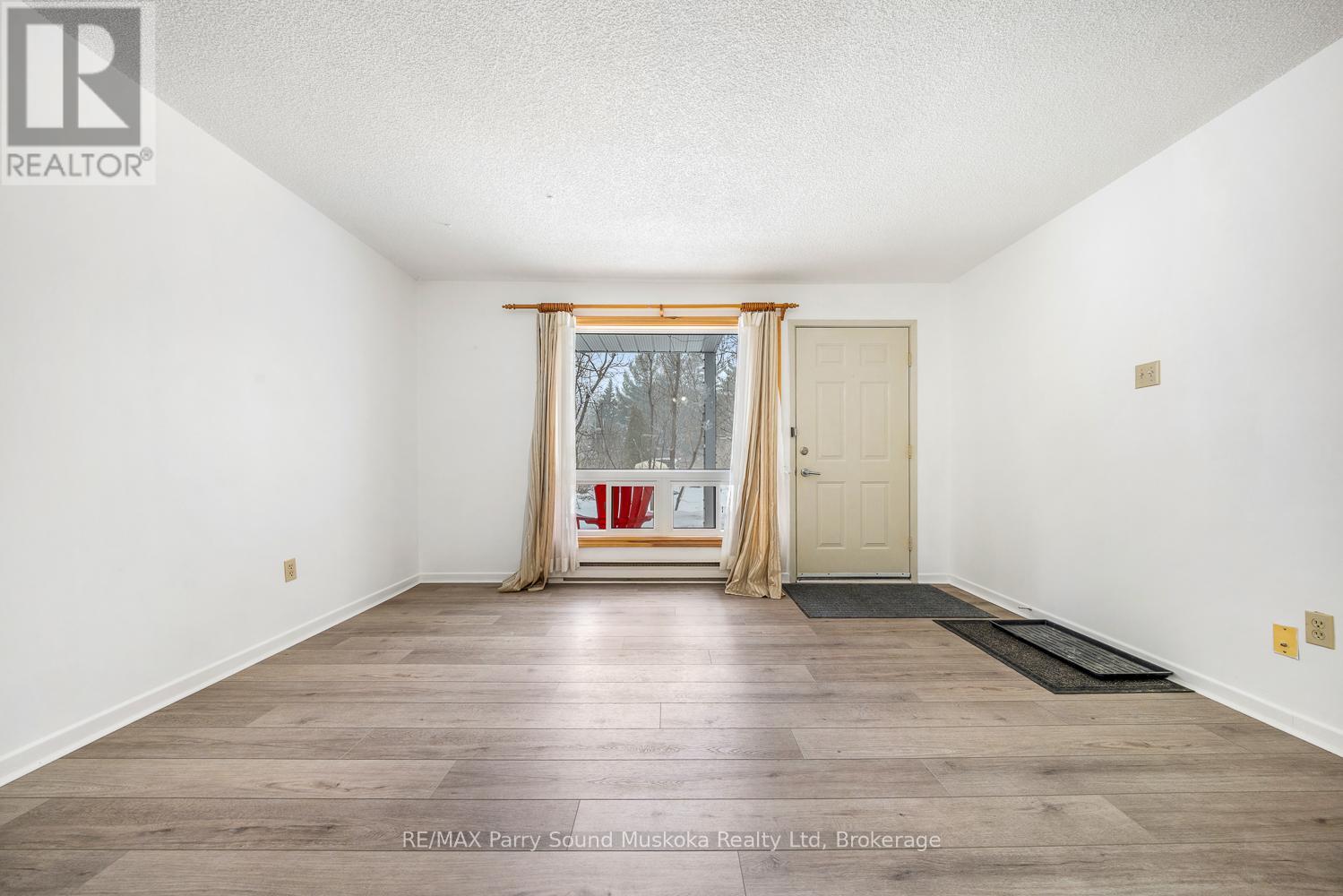 105 - 1 Georgian Bay Avenue, Parry Sound, Ontario  P2A 3B1 - Photo 3 - X12926726