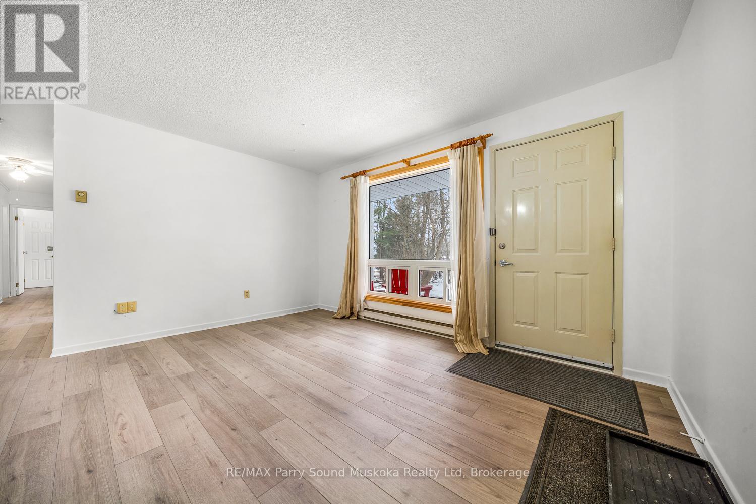 105 - 1 Georgian Bay Avenue, Parry Sound, Ontario  P2A 3B1 - Photo 4 - X12926726