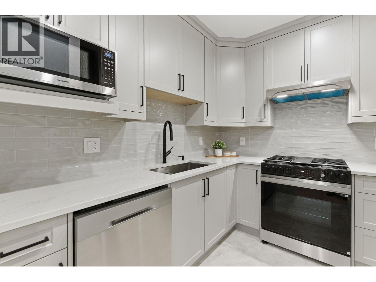 2 8408 17th Avenue, Burnaby, British Columbia  V3N 1N2 - Photo 11 - R3095538