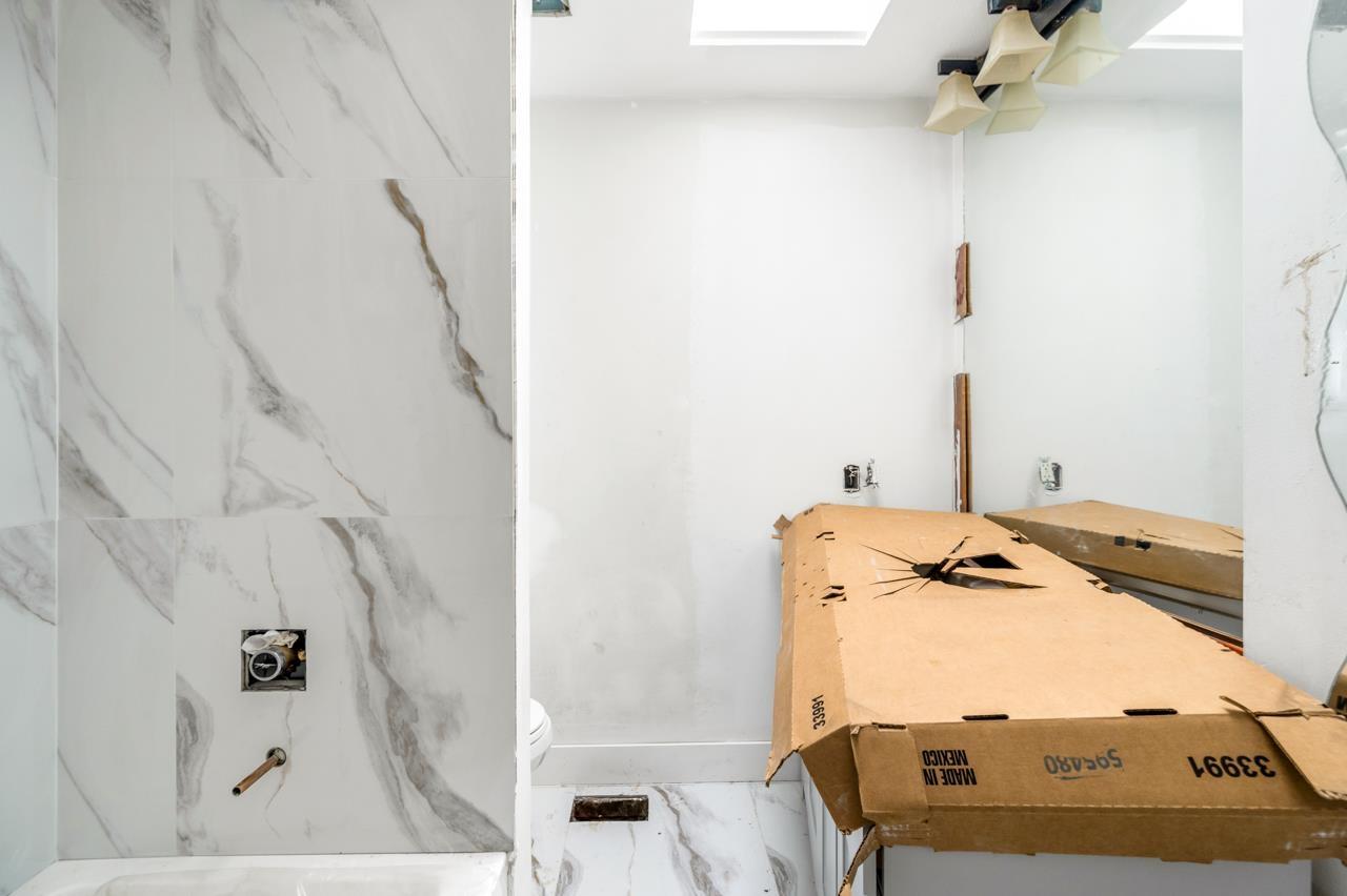 15128 96 Avenue, Surrey, British Columbia  V3R 1E9 - Photo 8 - R3037410