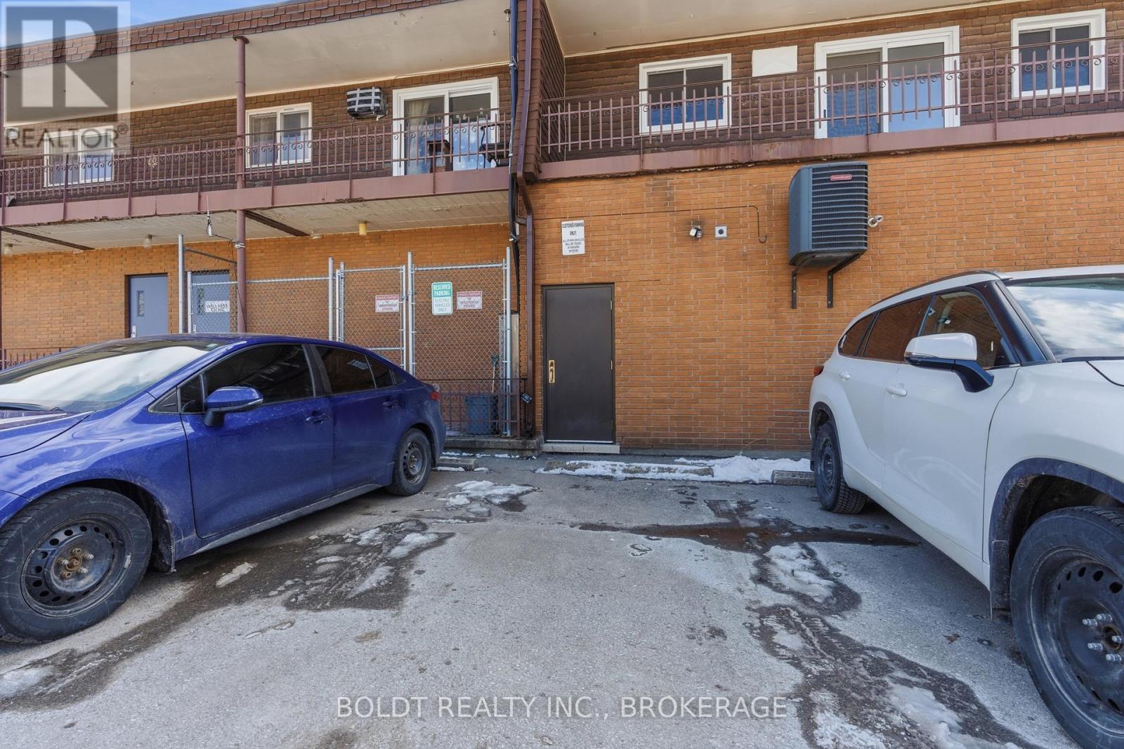 F - 706 Main Street E, Welland, Ontario  L3B 3Y4 - Photo 2 - X12832382