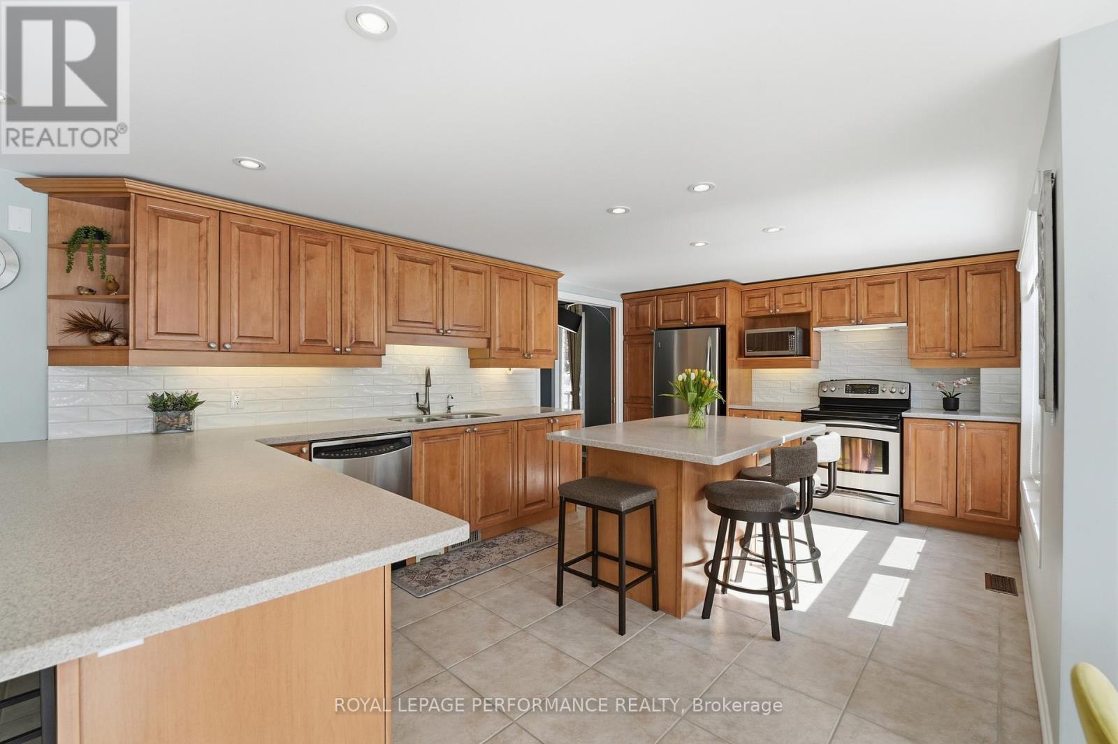 1682 Barrington Street, Ottawa, Ontario  K1C 4W8 - Photo 9 - X12926756