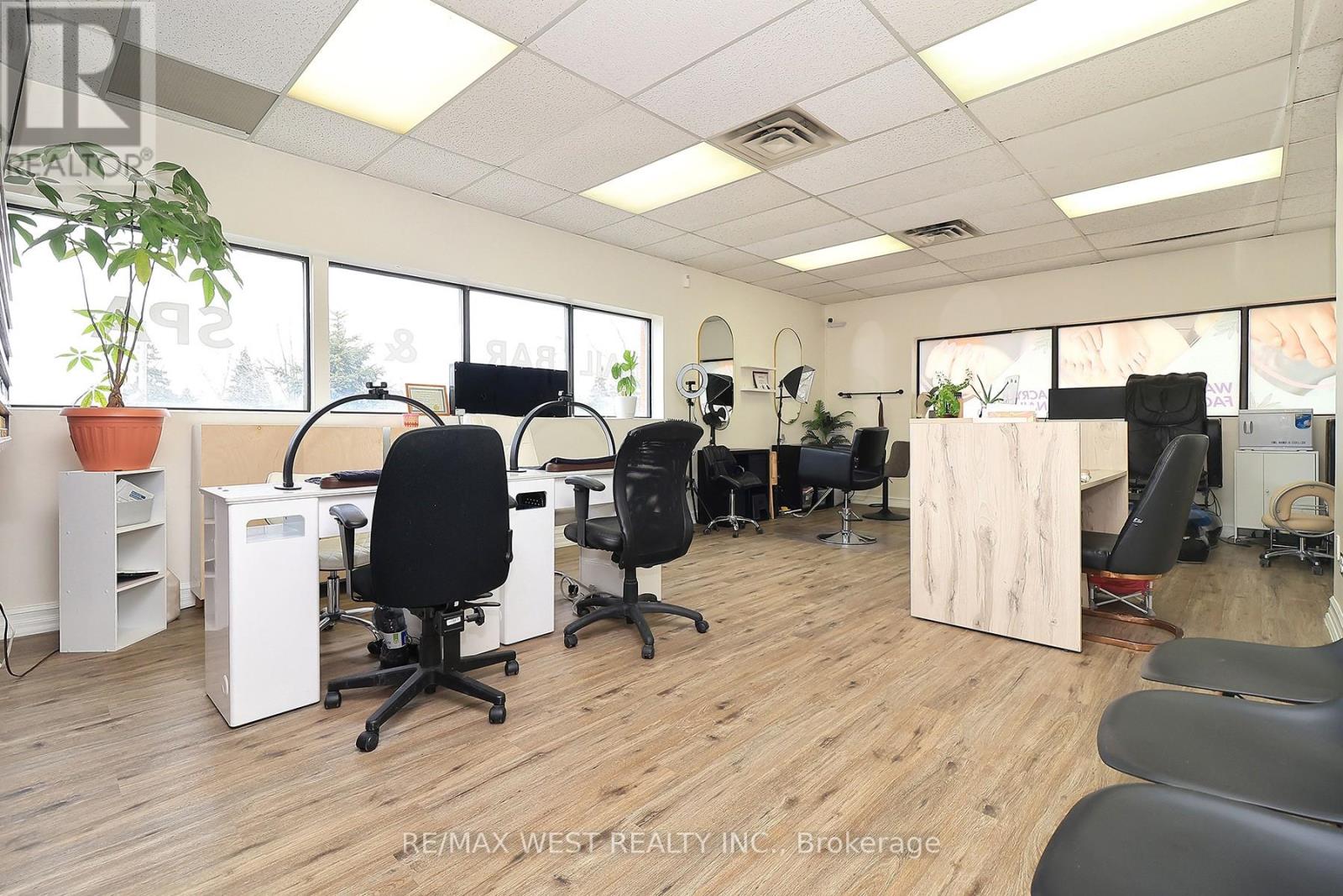 3702 KINGSTON ROAD, Toronto, Ontario