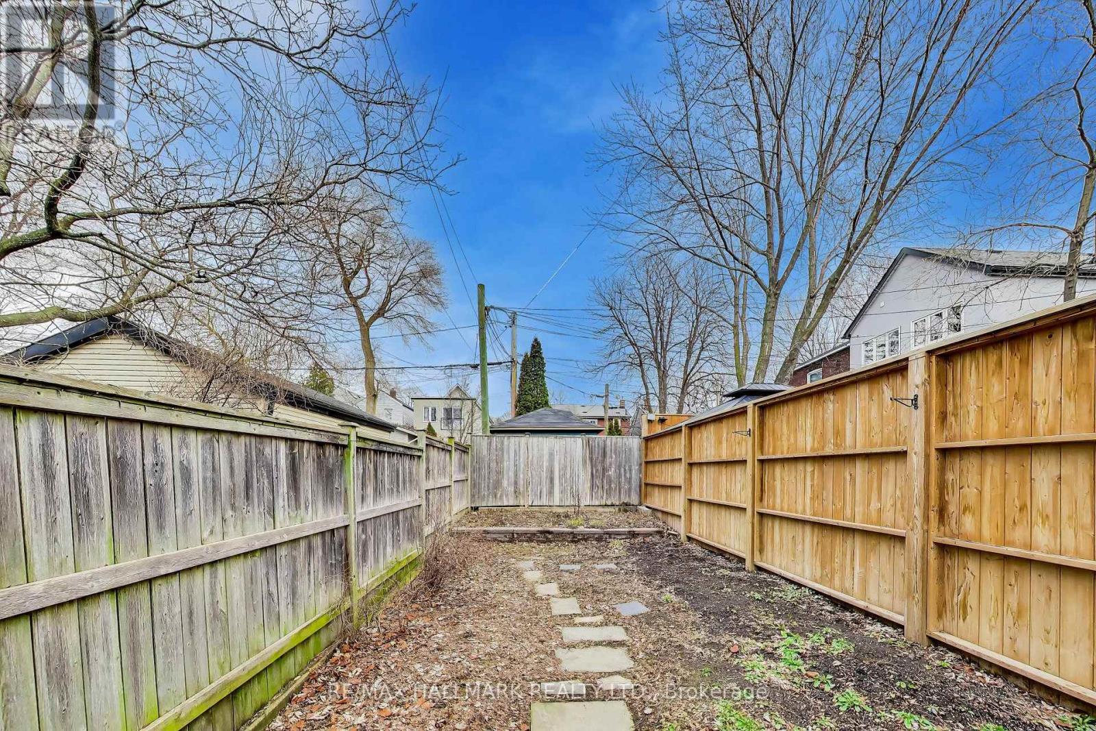 16 Dawson Avenue, Toronto, Ontario  M4J 1E5 - Photo 17 - E12926674