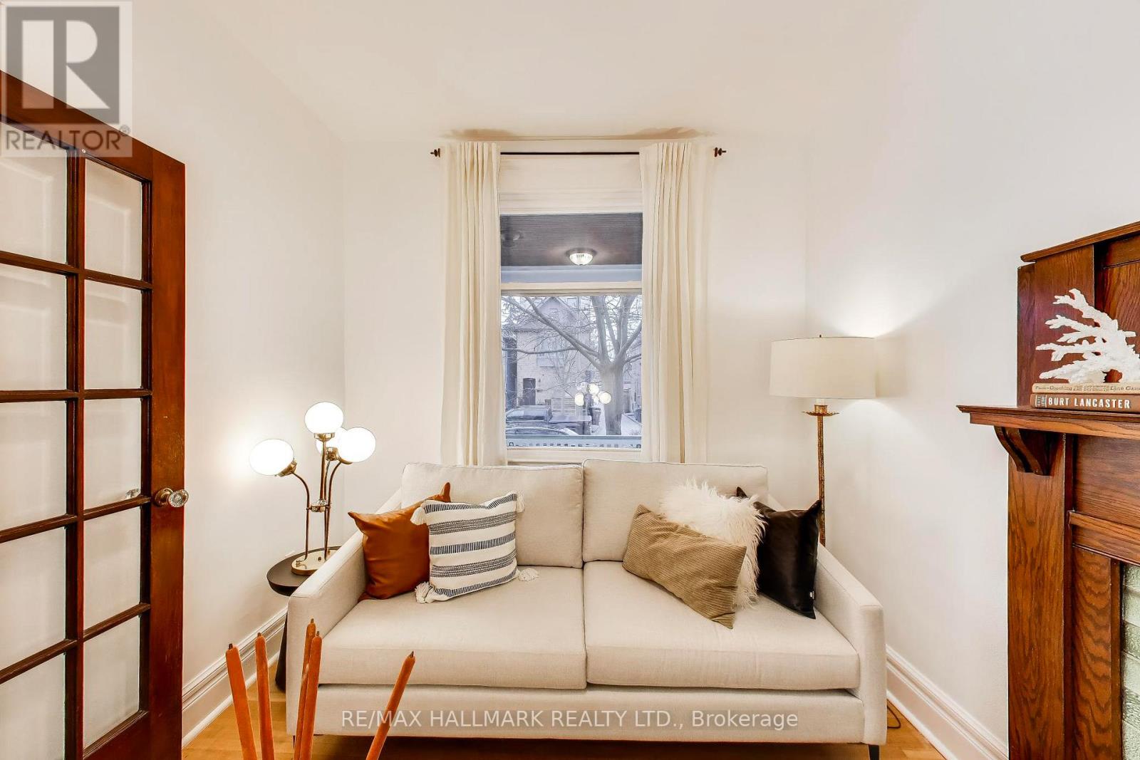 16 Dawson Avenue, Toronto, Ontario  M4J 1E5 - Photo 4 - E12926674