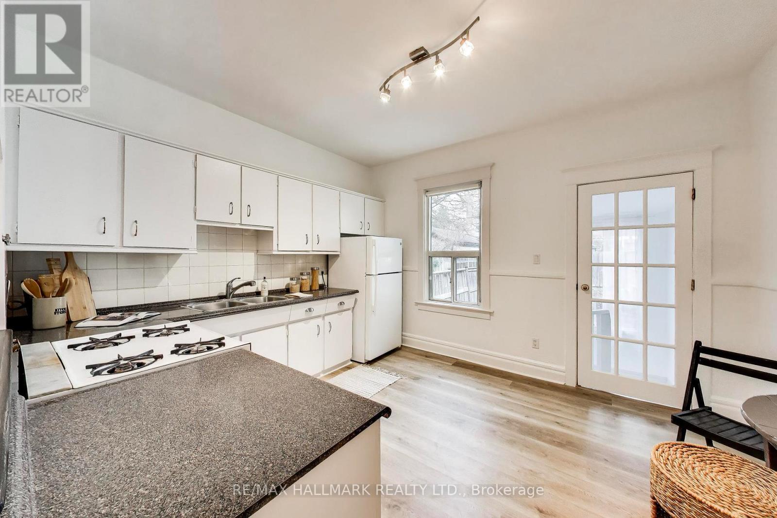 16 Dawson Avenue, Toronto, Ontario  M4J 1E5 - Photo 9 - E12926674