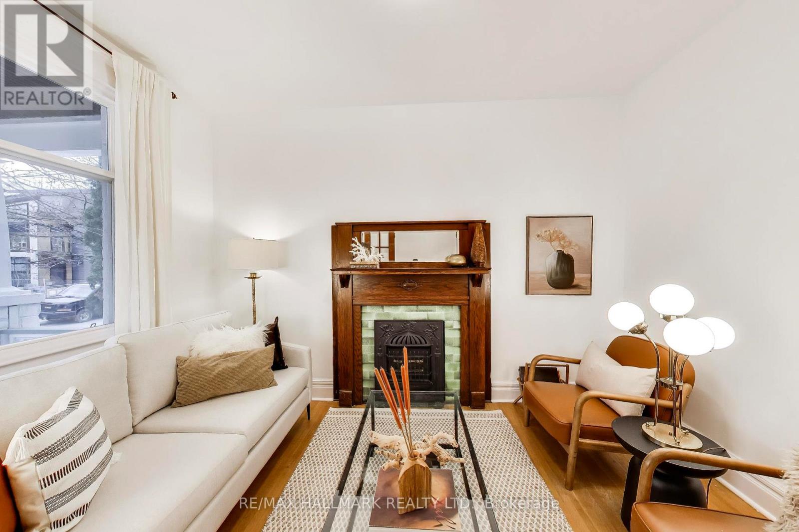 16 Dawson Avenue, Toronto, Ontario  M4J 1E5 - Photo 3 - E12926674