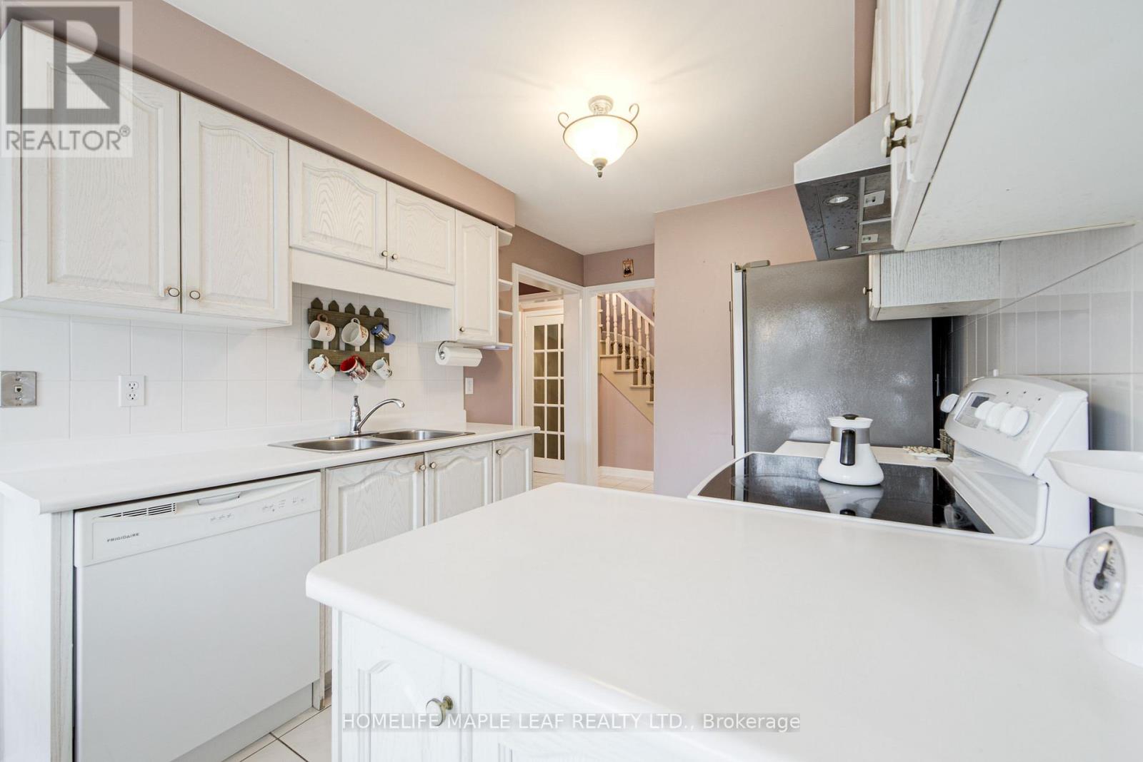 25 Grampian Avenue, Vaughan, Ontario  L6A 2A3 - Photo 16 - N12926710