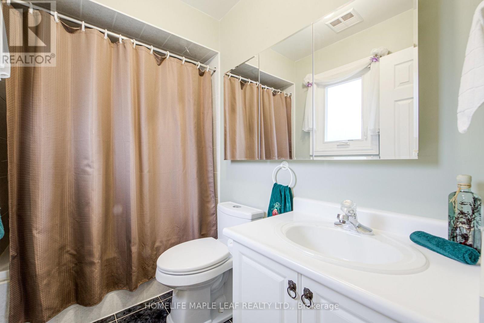 25 Grampian Avenue, Vaughan, Ontario  L6A 2A3 - Photo 33 - N12926710