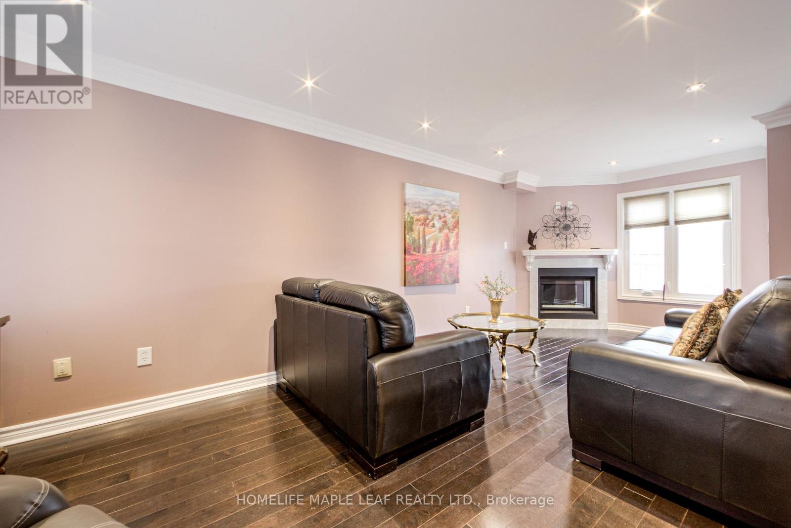25 Grampian Avenue, Vaughan, Ontario  L6A 2A3 - Photo 5 - N12926710