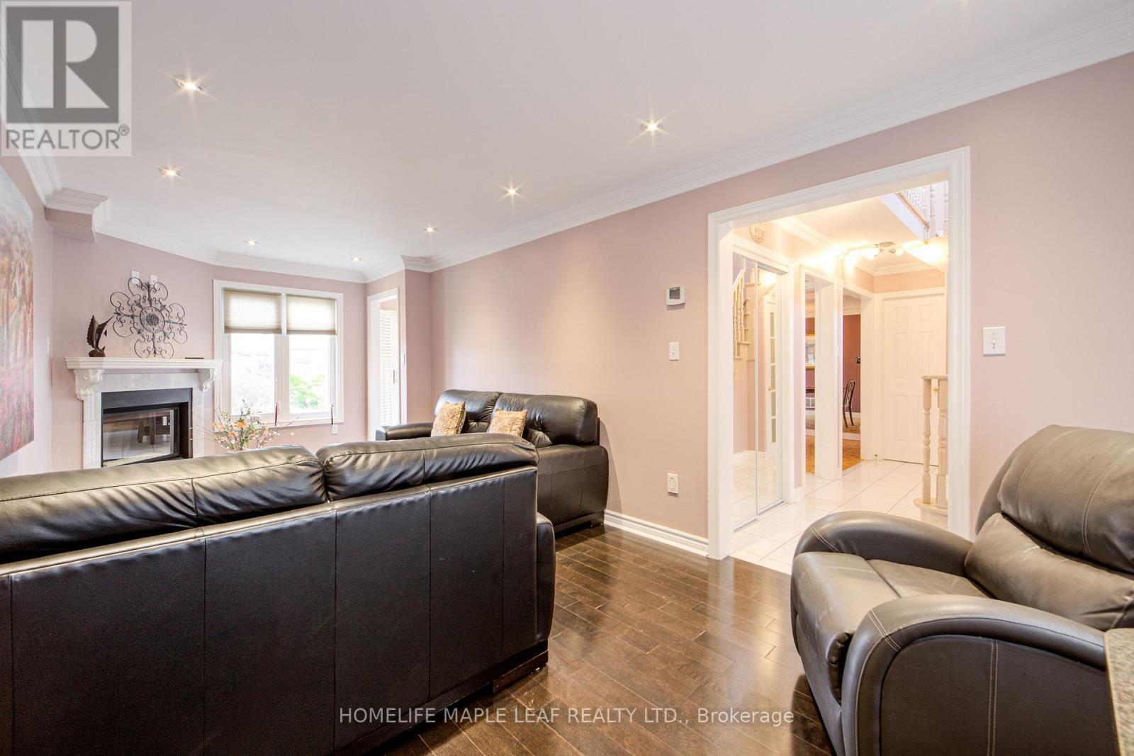 25 Grampian Avenue, Vaughan, Ontario  L6A 2A3 - Photo 6 - N12926710