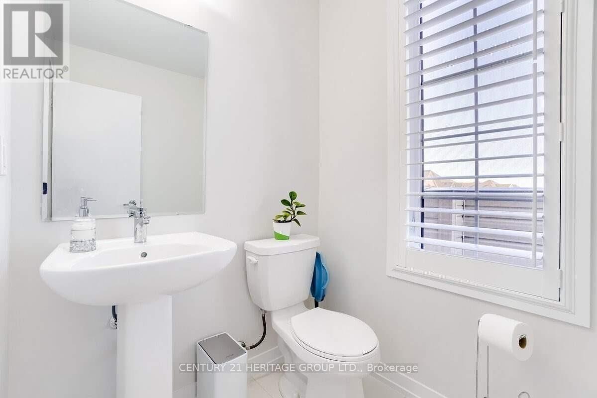 239 Harding Park, Newmarket, Ontario  L3Y 0E1 - Photo 12 - N12926760