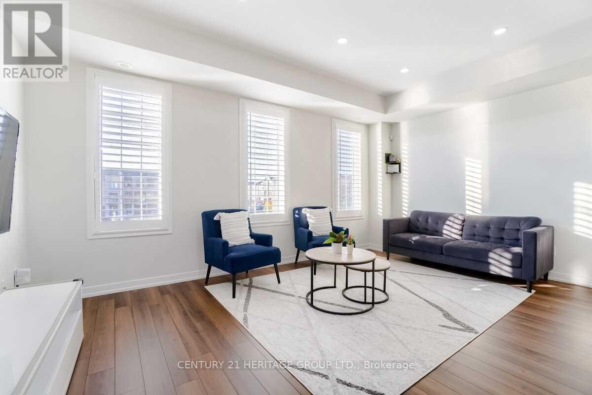 239 Harding Park, Newmarket, Ontario  L3Y 0E1 - Photo 5 - N12926760