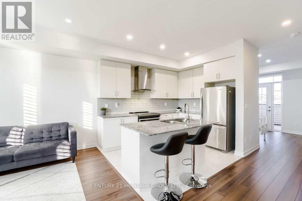 239 Harding Park, Newmarket, Ontario  L3Y 0E1 - Photo 8 - N12926760