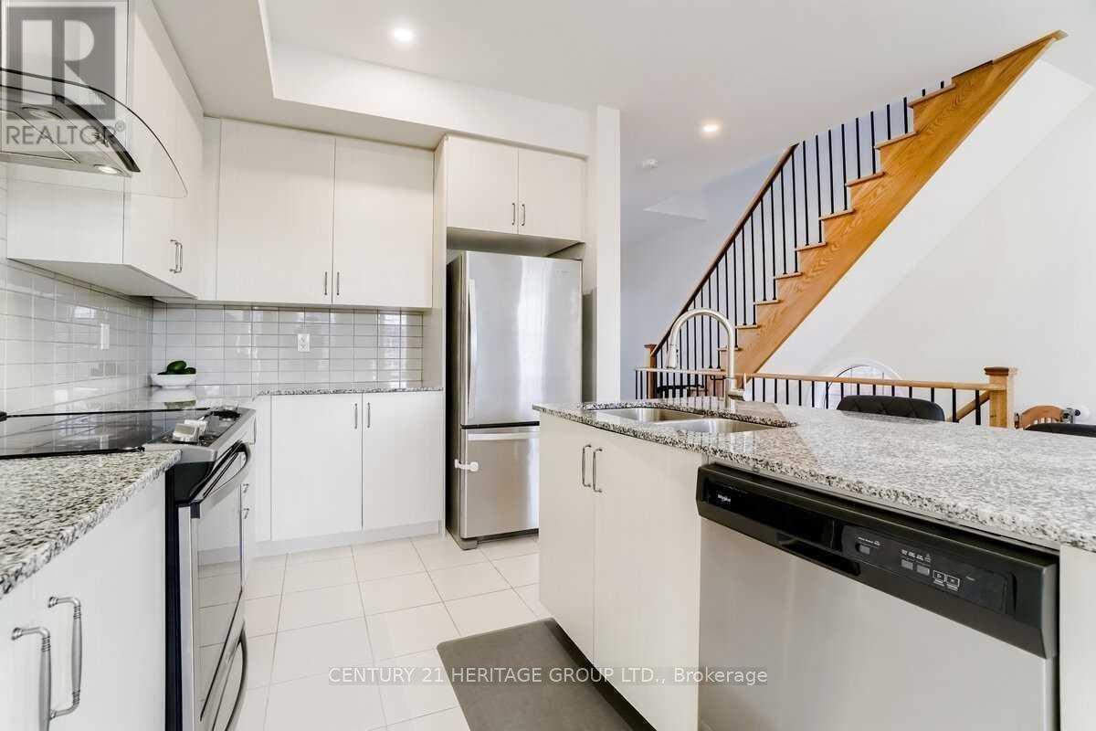 239 Harding Park, Newmarket, Ontario  L3Y 0E1 - Photo 9 - N12926760