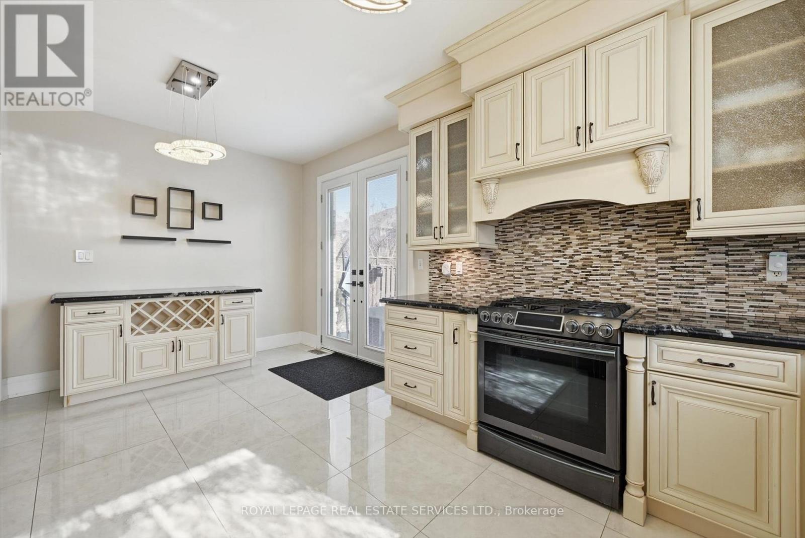 2353 Woodcrest Drive, Oakville, Ontario  L6M 4S2 - Photo 18 - W12926686