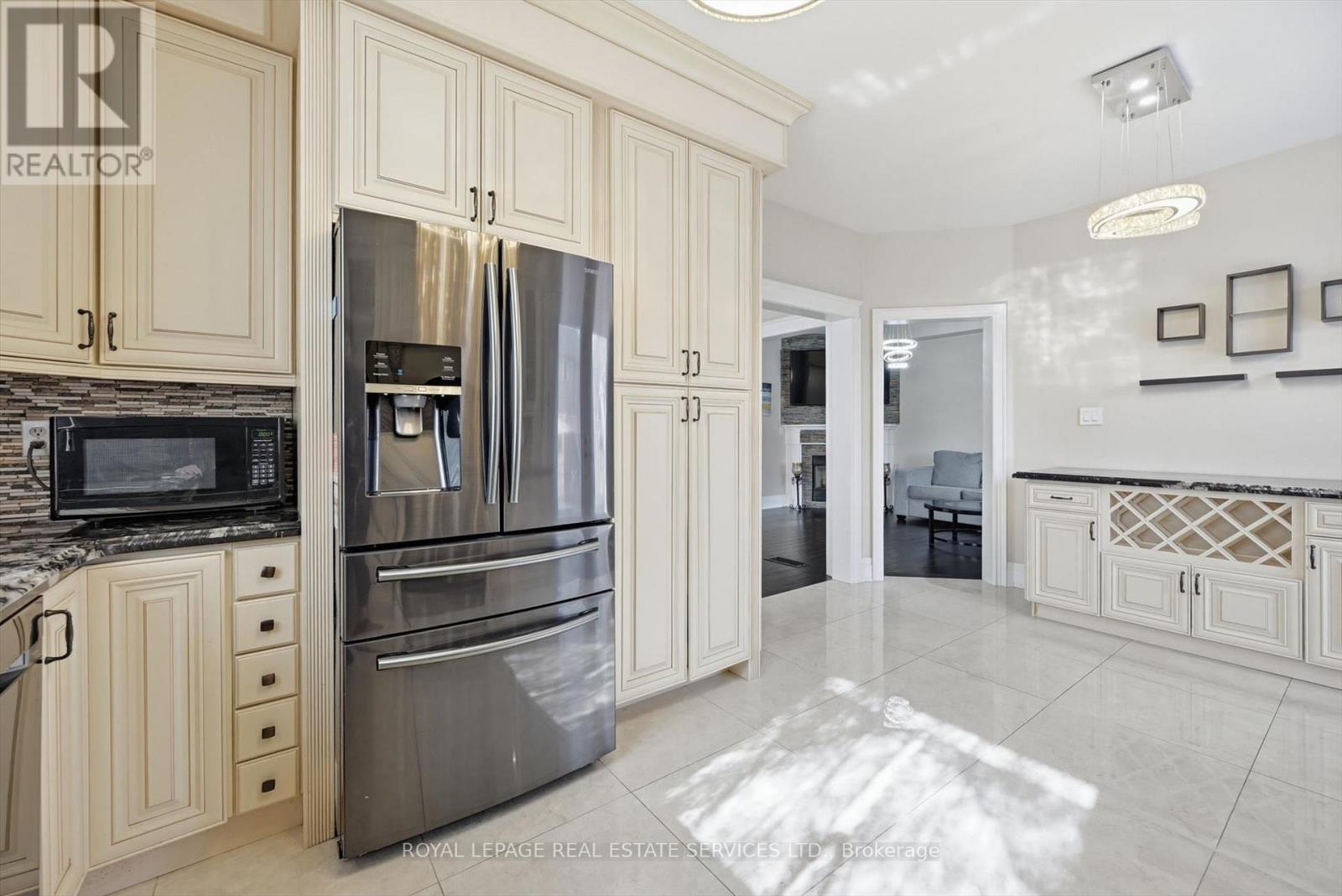 2353 Woodcrest Drive, Oakville, Ontario  L6M 4S2 - Photo 19 - W12926686