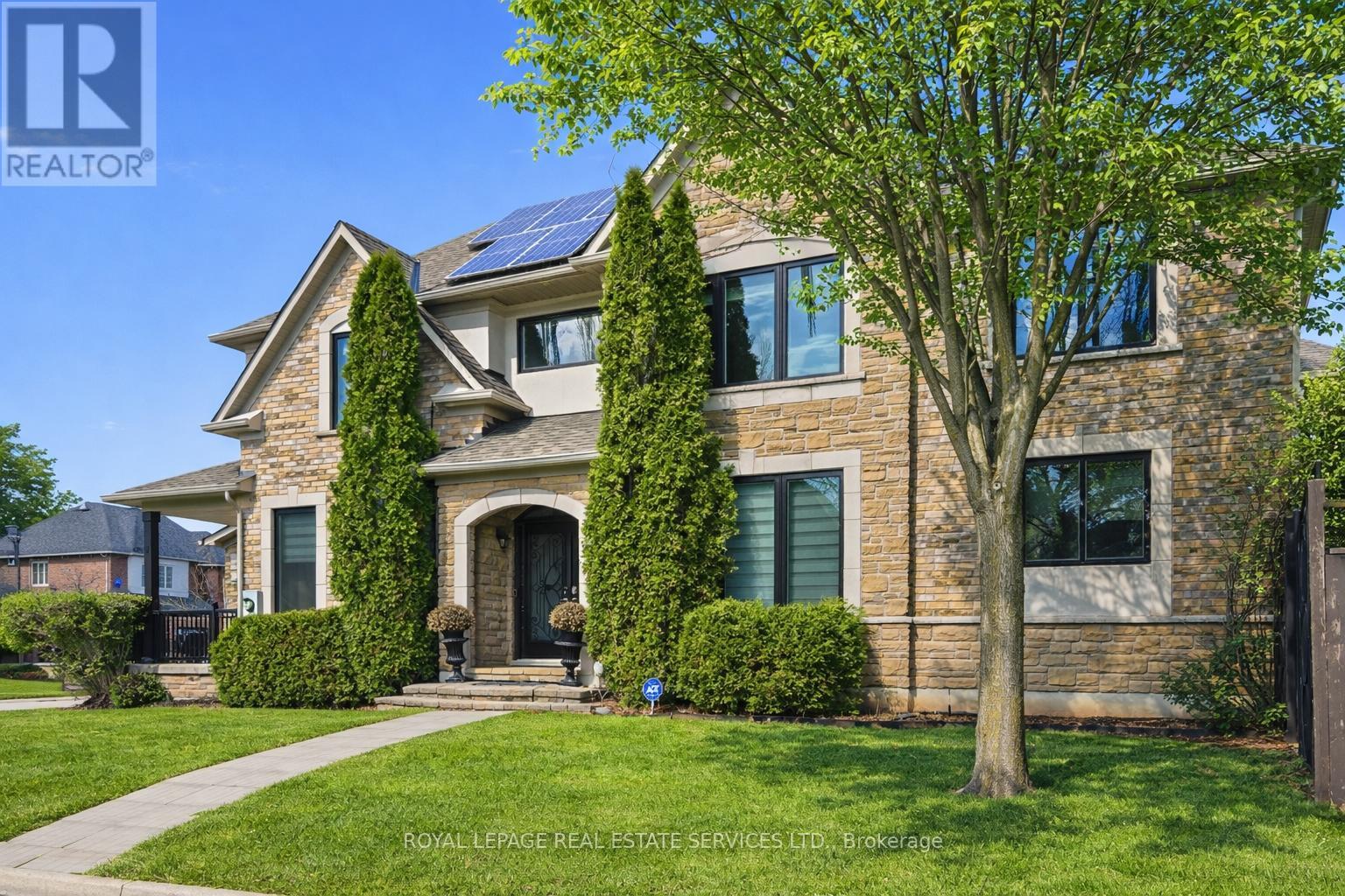 2353 Woodcrest Drive, Oakville, Ontario  L6M 4S2 - Photo 2 - W12926686