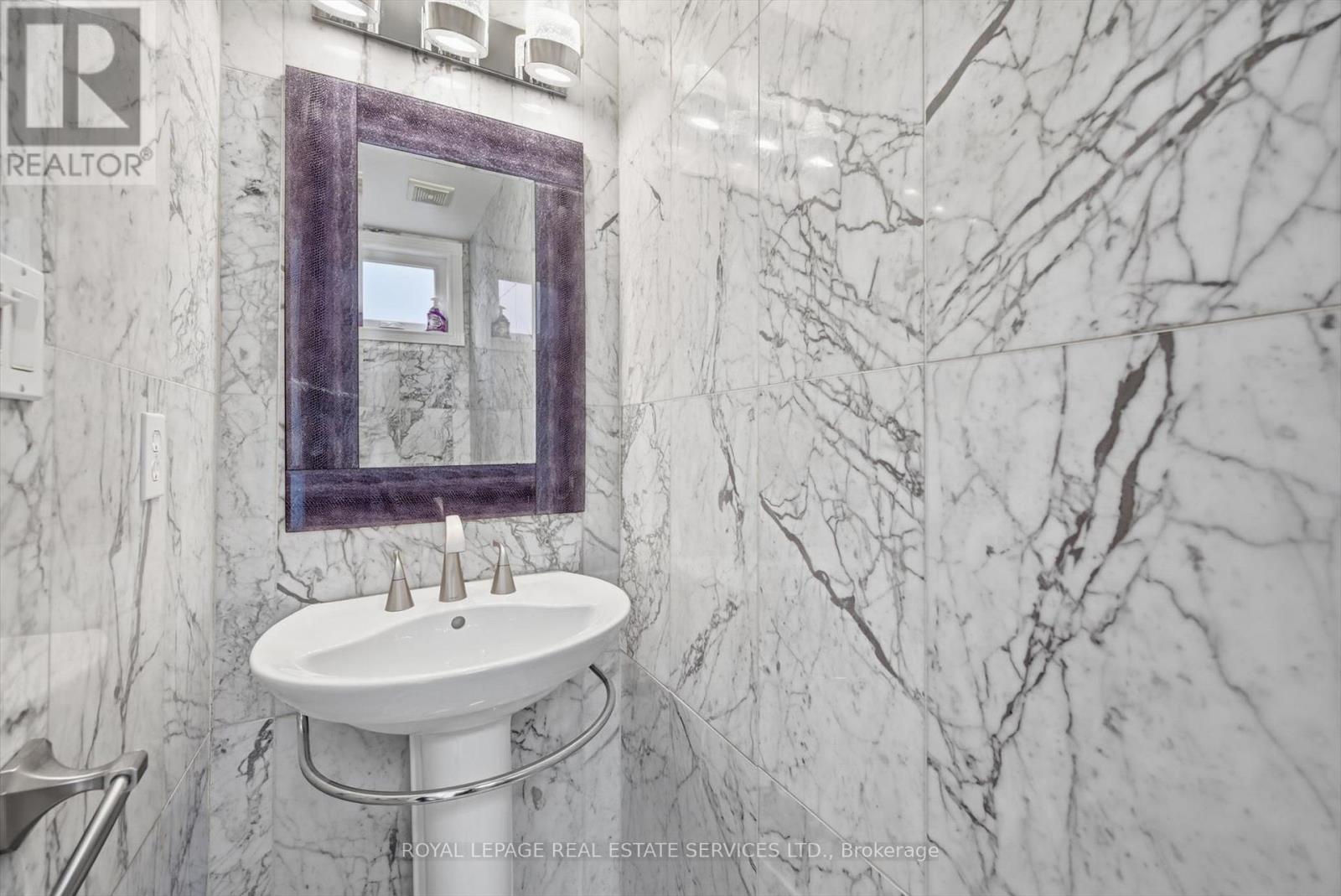 2353 Woodcrest Drive, Oakville, Ontario  L6M 4S2 - Photo 21 - W12926686