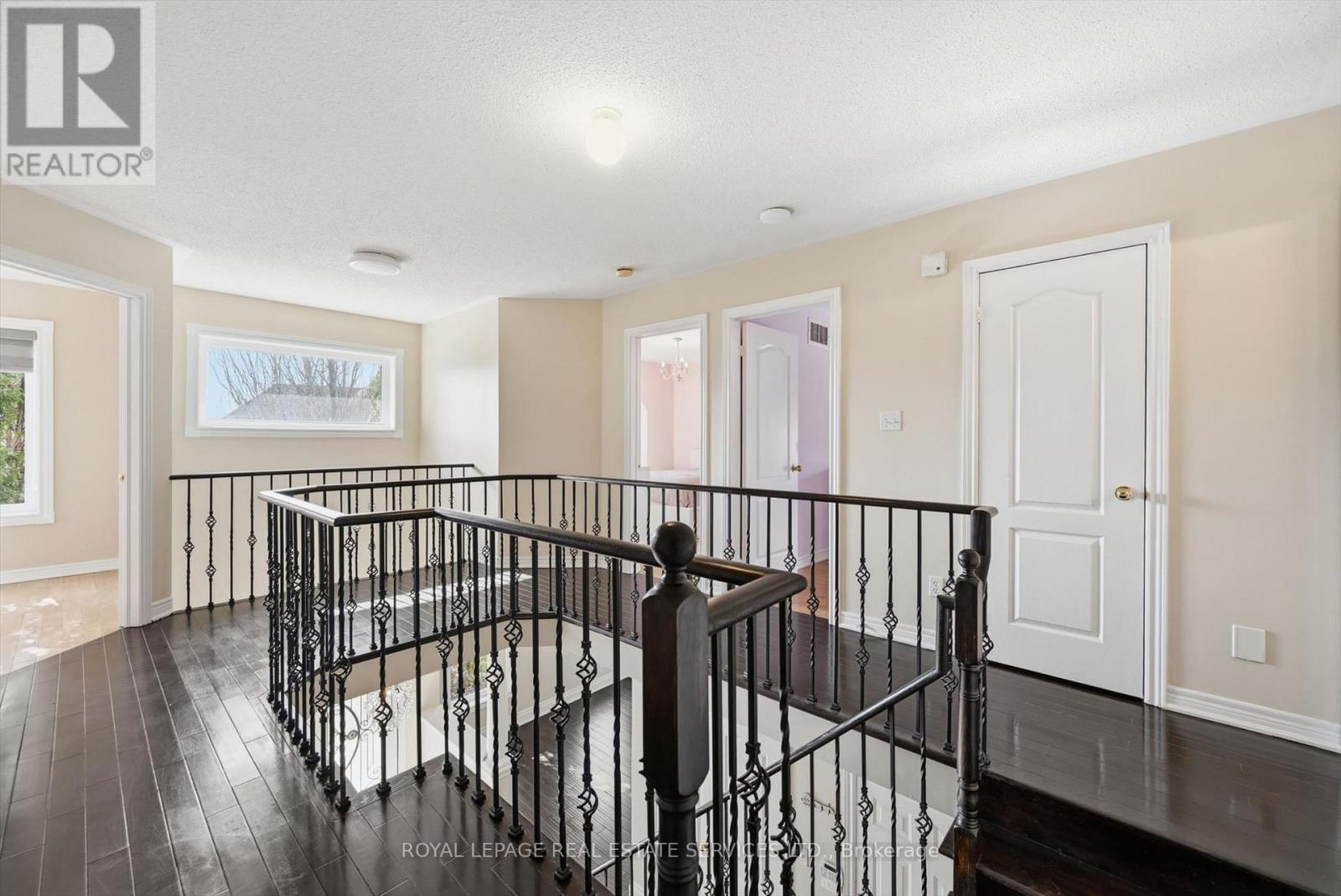 2353 Woodcrest Drive, Oakville, Ontario  L6M 4S2 - Photo 24 - W12926686