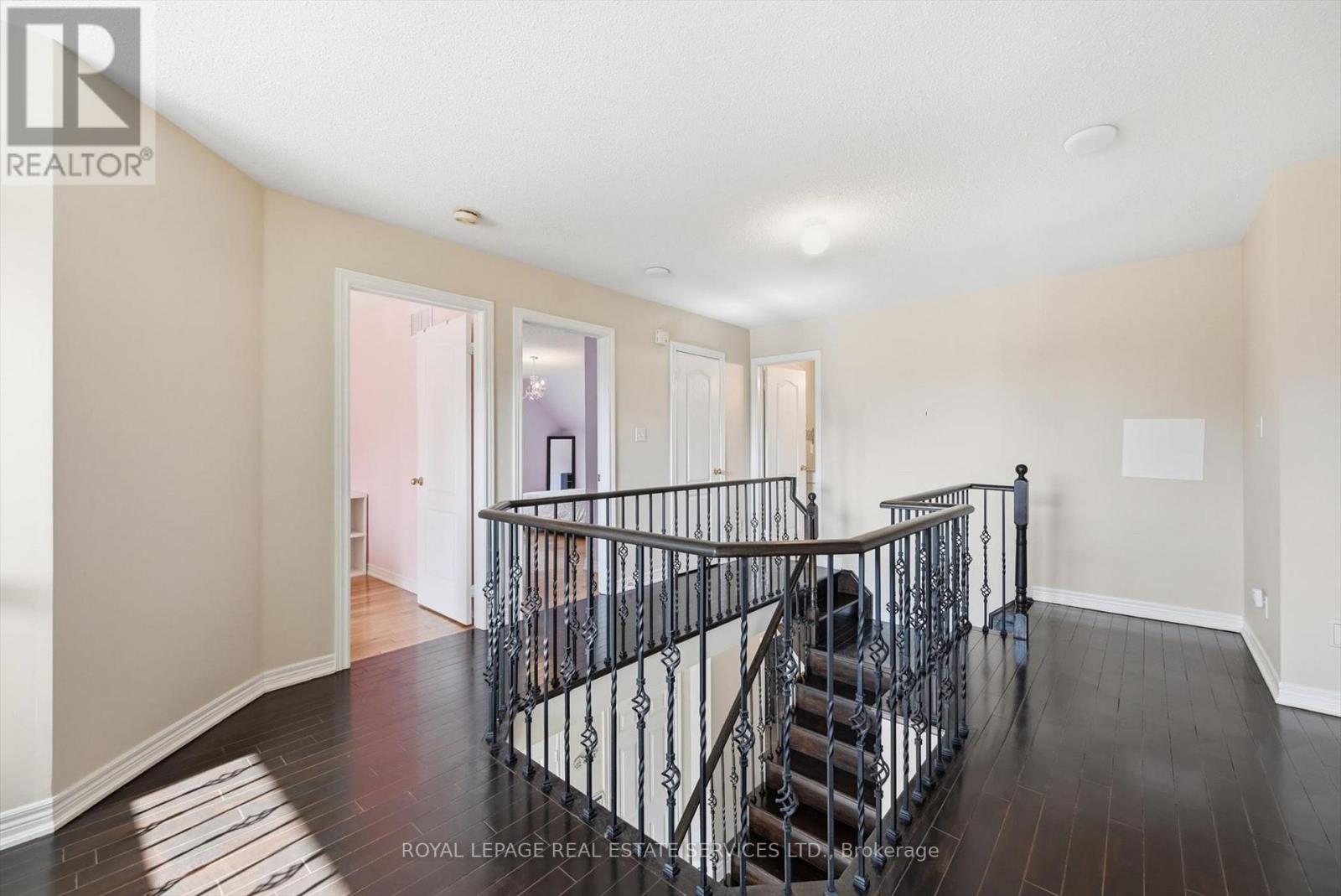 2353 Woodcrest Drive, Oakville, Ontario  L6M 4S2 - Photo 25 - W12926686