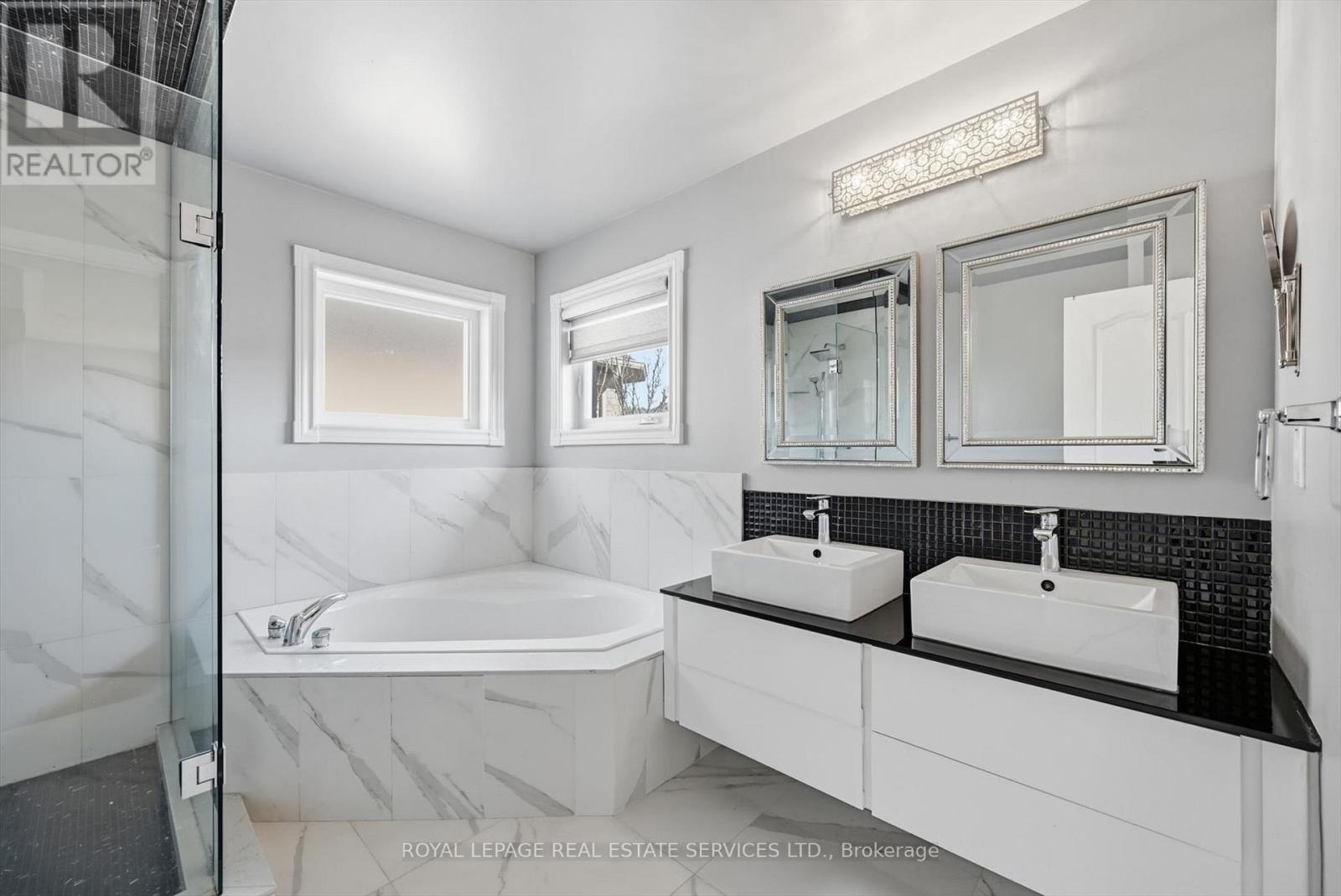 2353 Woodcrest Drive, Oakville, Ontario  L6M 4S2 - Photo 29 - W12926686