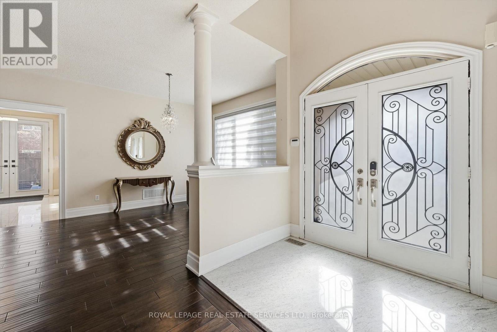 2353 Woodcrest Drive, Oakville, Ontario  L6M 4S2 - Photo 5 - W12926686