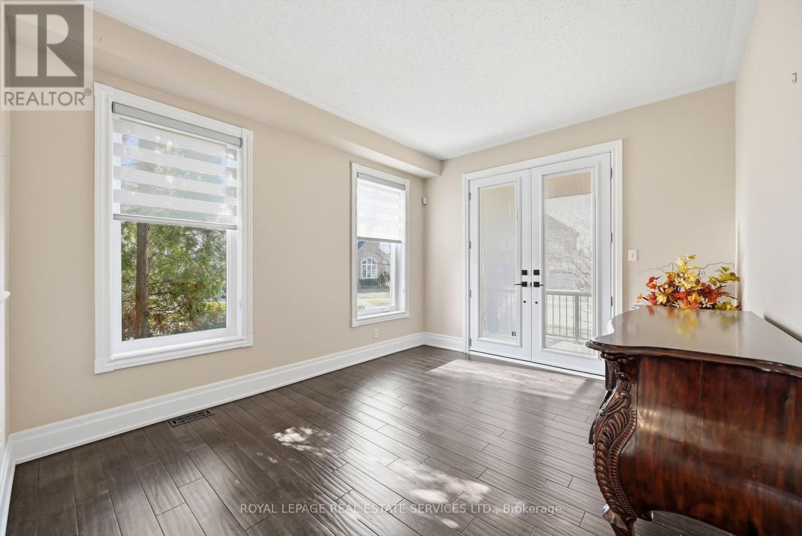 2353 Woodcrest Drive, Oakville, Ontario  L6M 4S2 - Photo 6 - W12926686