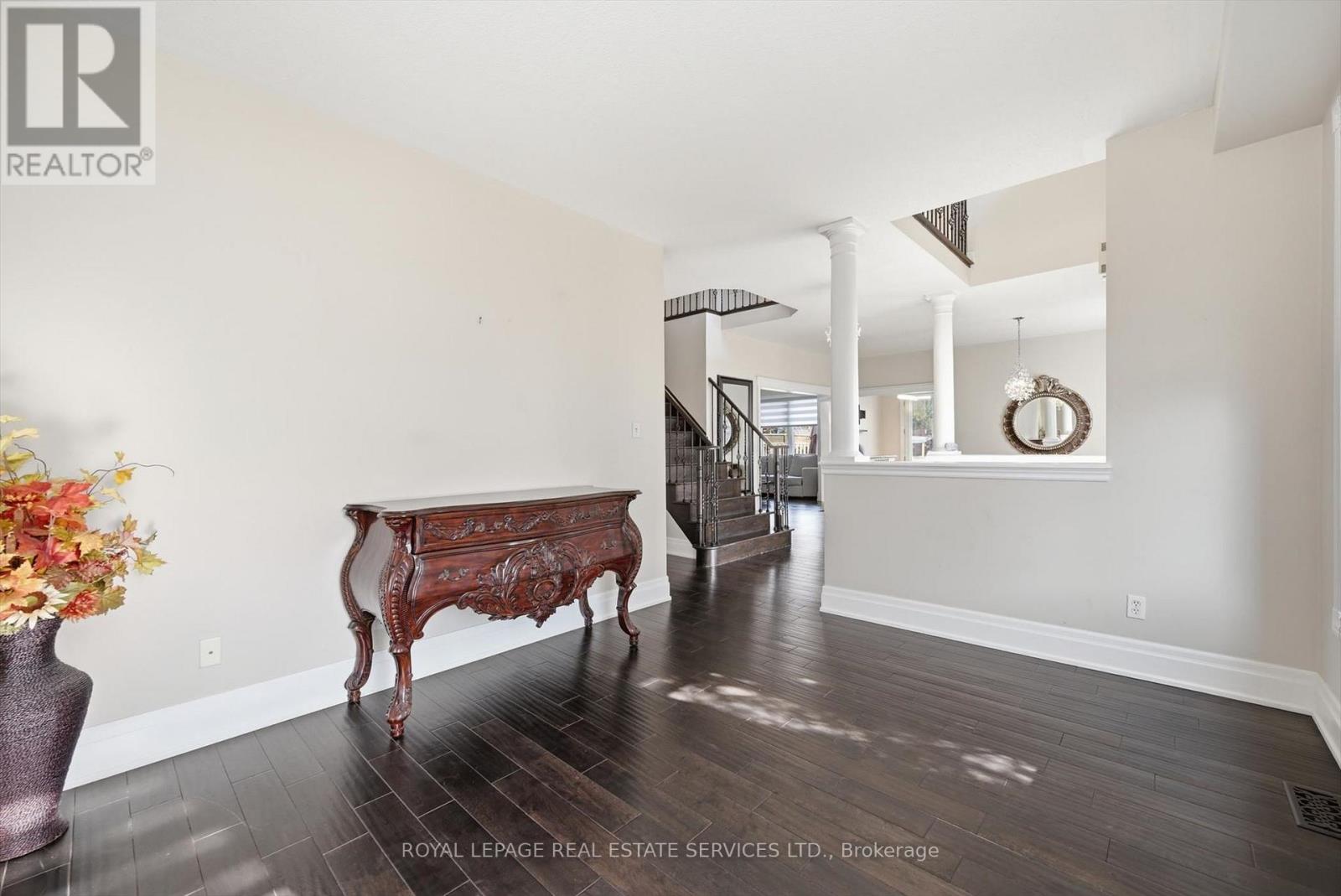 2353 Woodcrest Drive, Oakville, Ontario  L6M 4S2 - Photo 7 - W12926686