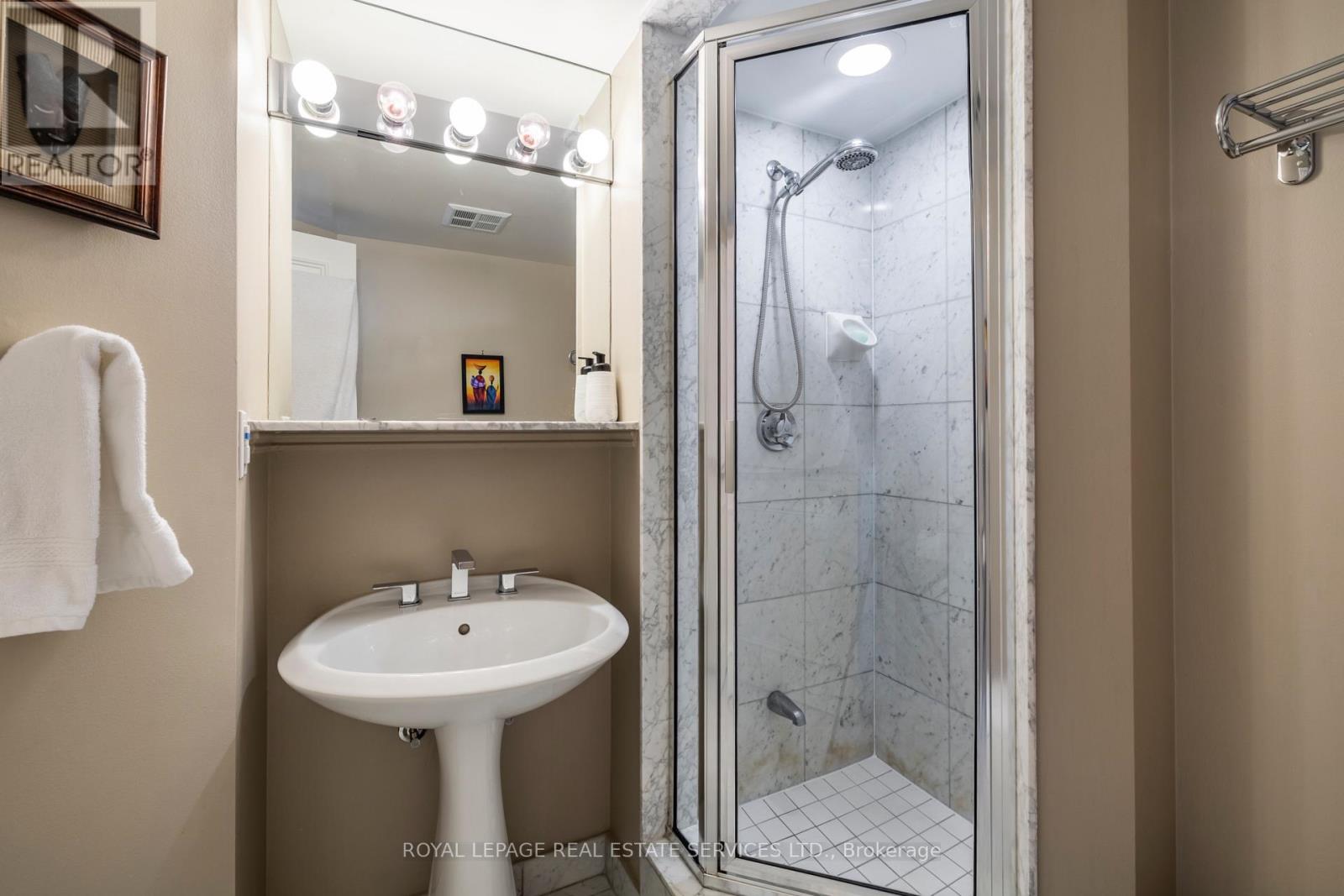 1609 - 1 Palace Pier Court, Toronto, Ontario  M8V 3W9 - Photo 11 - W12926720