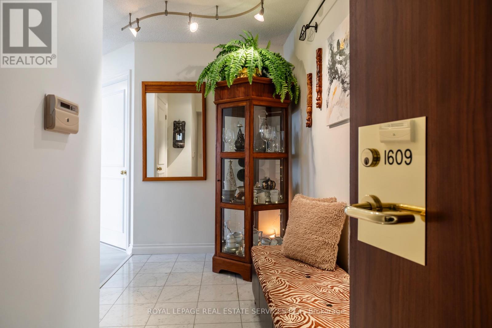 1609 - 1 Palace Pier Court, Toronto, Ontario  M8V 3W9 - Photo 16 - W12926720