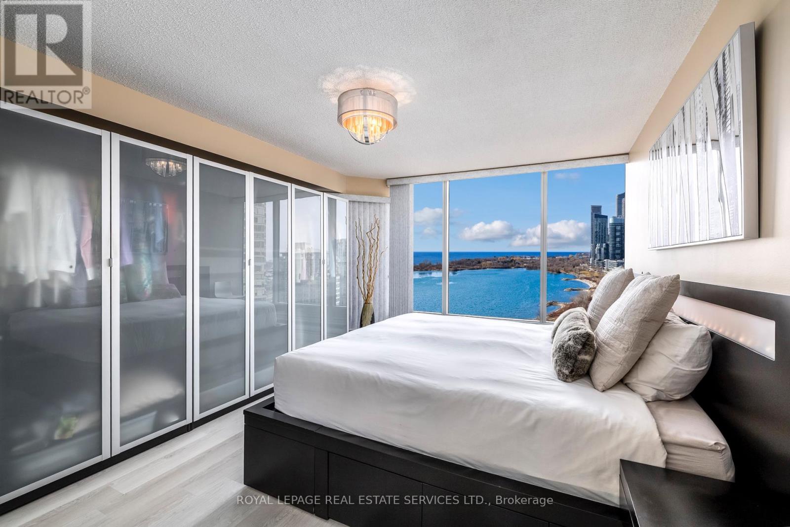 1609 - 1 Palace Pier Court, Toronto, Ontario  M8V 3W9 - Photo 7 - W12926720