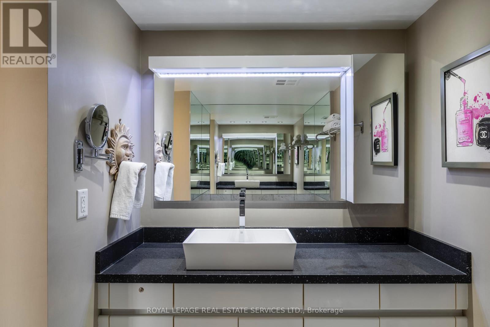 1609 - 1 Palace Pier Court, Toronto, Ontario  M8V 3W9 - Photo 8 - W12926720