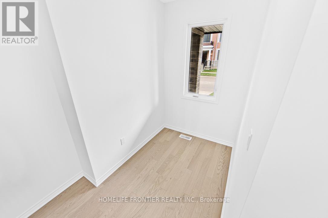 3035 Bramall Gardens, Oakville, Ontario  L6H 7G1 - Photo 10 - W12926724