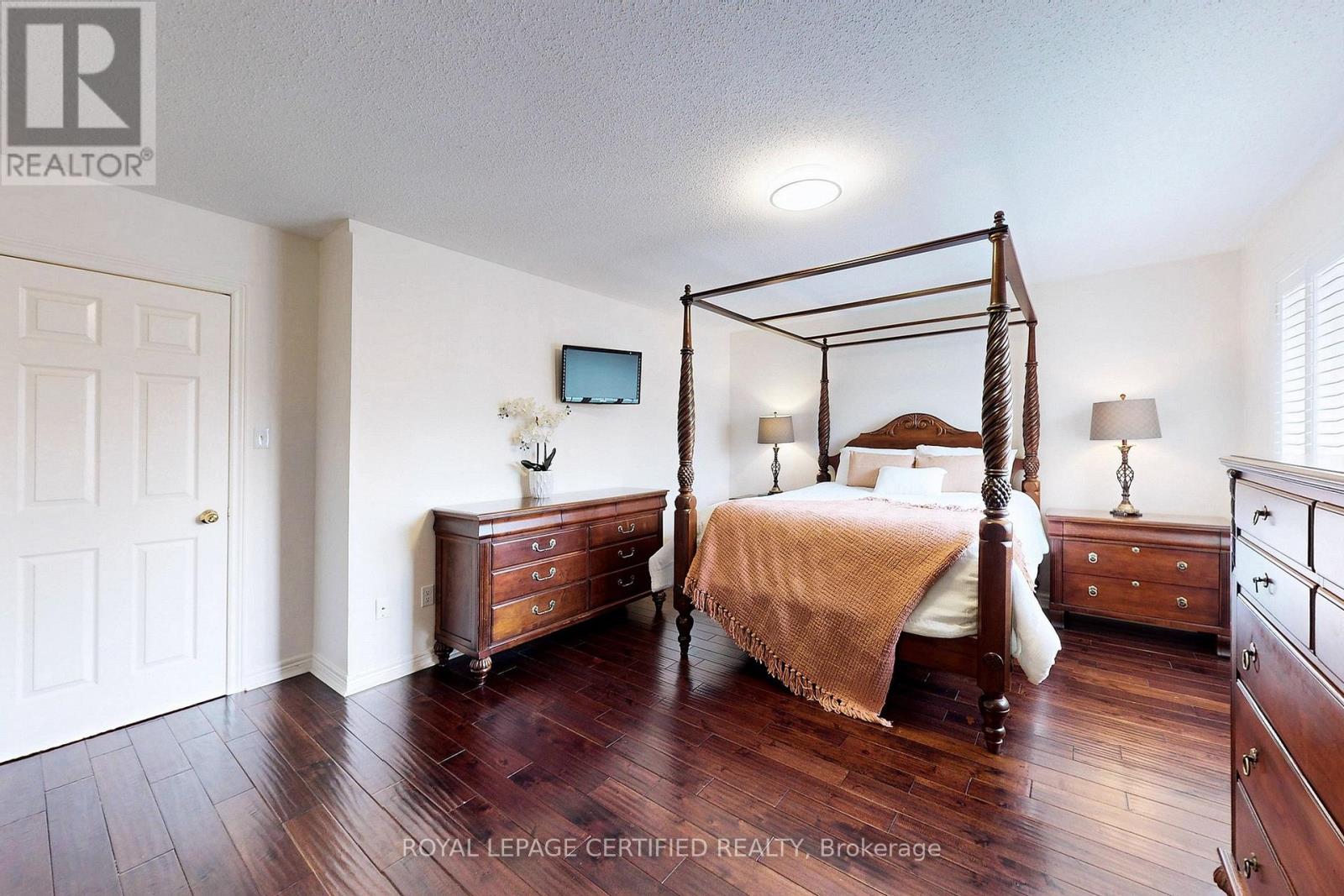 8 Grapevine Road, Caledon, Ontario  L7E 2L2 - Photo 4 - W12926746