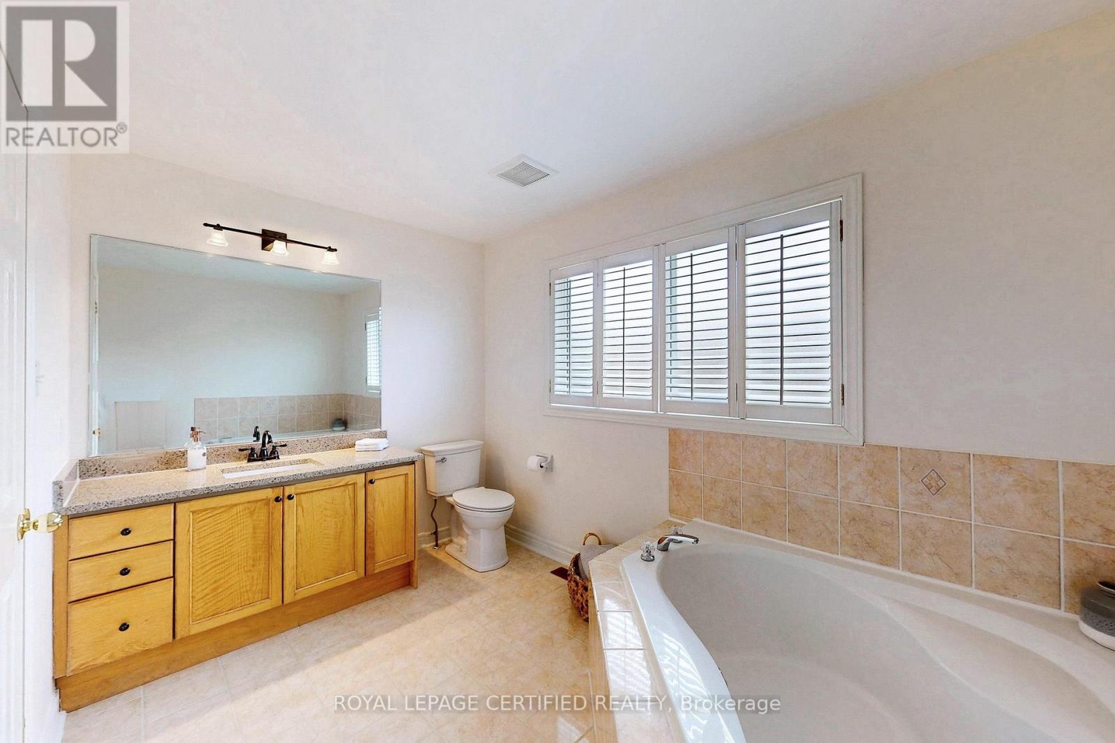 8 Grapevine Road, Caledon, Ontario  L7E 2L2 - Photo 5 - W12926746