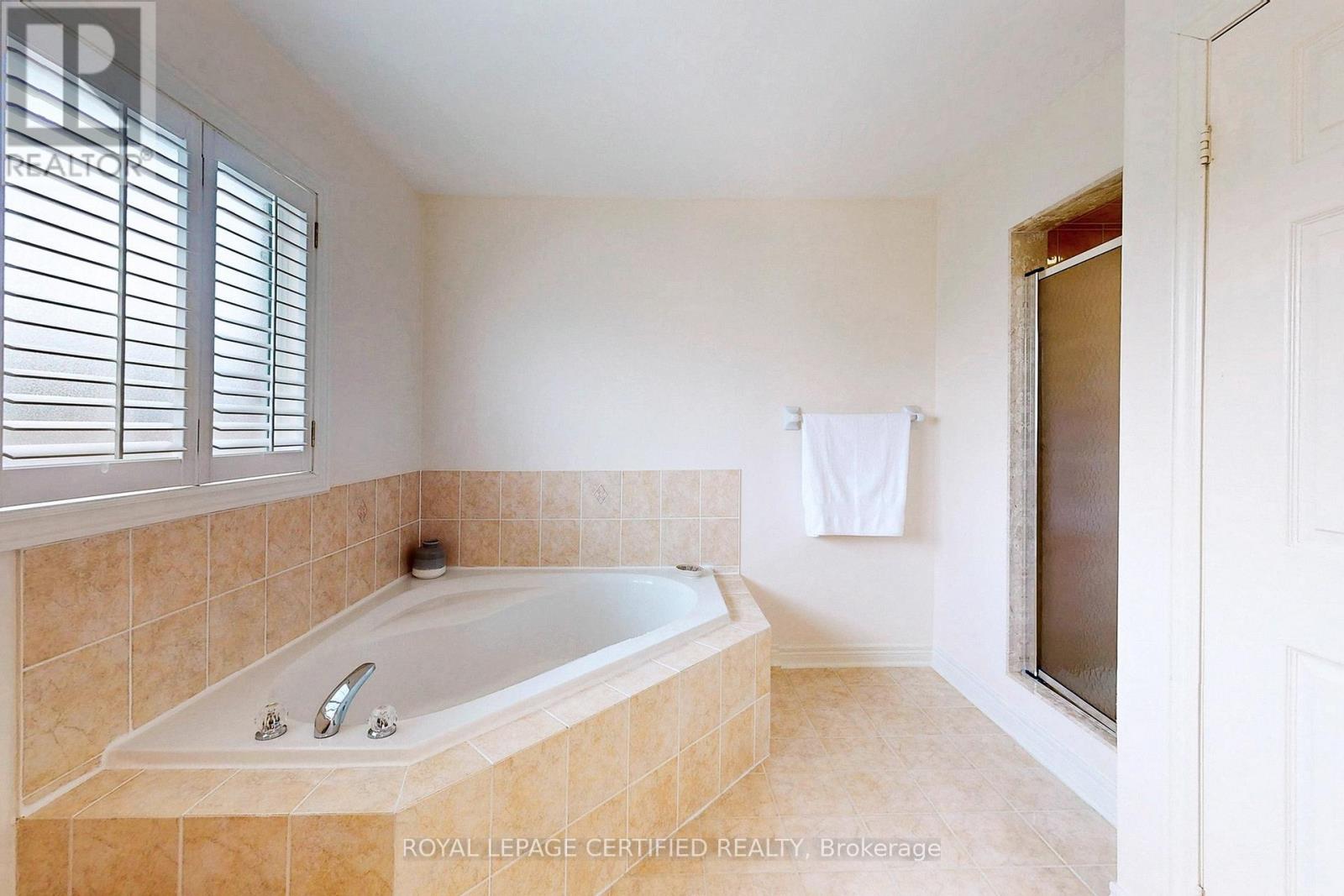 8 Grapevine Road, Caledon, Ontario  L7E 2L2 - Photo 6 - W12926746