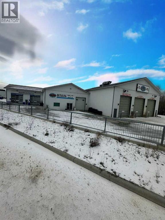 102 Joblin, Hinton, Alberta  T7V 1G7 - Photo 2 - A2217481