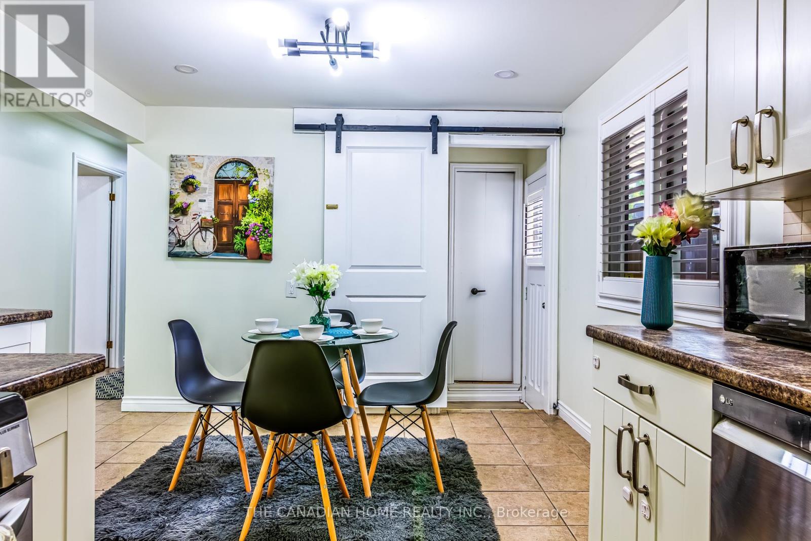 350 Boxbury Drive, Waterloo, Ontario  N2K 1W2 - Photo 7 - X12926704