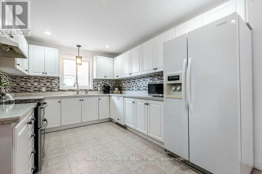 62 Spadara Drive, Hamilton, Ontario  L9B 2K3 - Photo 12 - X12926706