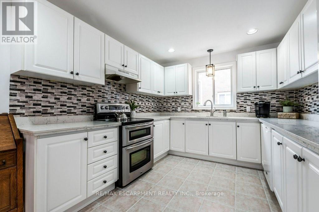 62 Spadara Drive, Hamilton, Ontario  L9B 2K3 - Photo 13 - X12926706